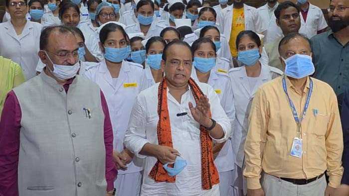 रांची : कोविड को लेकर स्वास्थ्य मंत्री ने की अहम बैठक, सरकारी डॉक्टरों की छुट्टियां रद्द